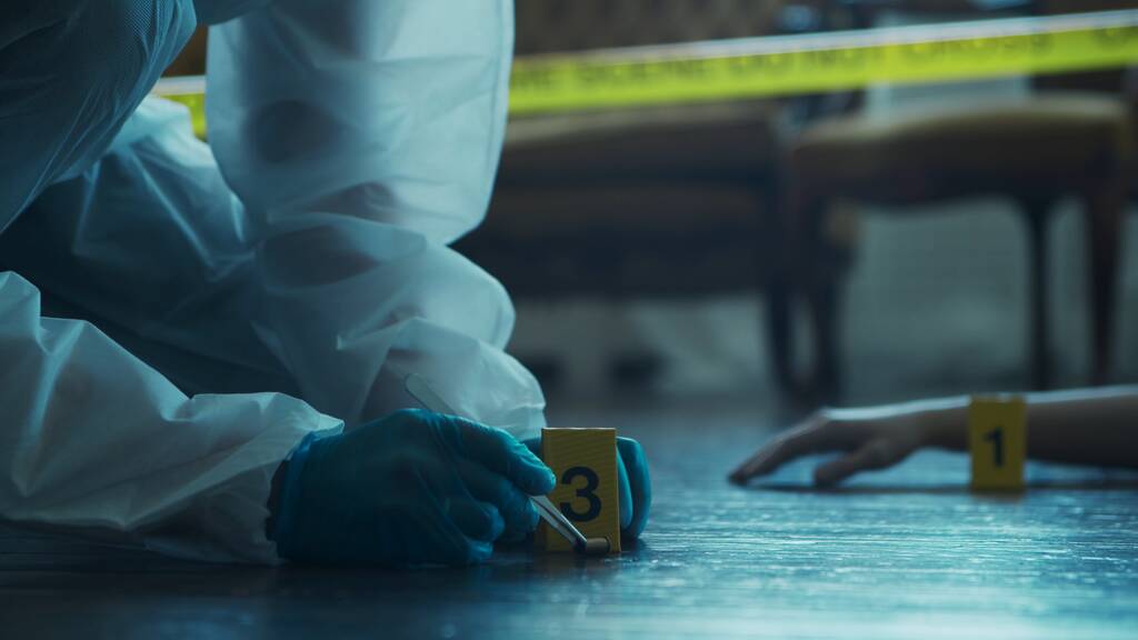 Detective Collecting Evidence in a Crime Scene. Forensic Specialists Making Expertise at Home of a Dead Person. The Concept of Homicide Investigation by Professional Police Officer. - 写真・画像