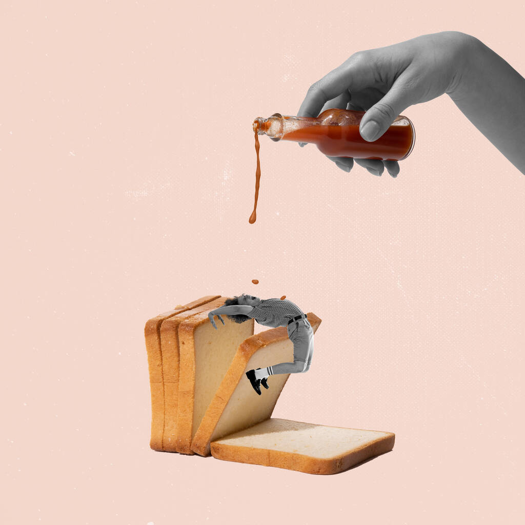 Collage zeitgenössischer Kunst. Lustiges Bild eines jungen Mannes auf Brot und menschlicher Hand, die Ketchup ausschüttet. Konzept des Retro-Stils, Kreativität, Surrealismus, Fantasie. Kopierraum oder Anzeige, Plakat - Foto, Bild