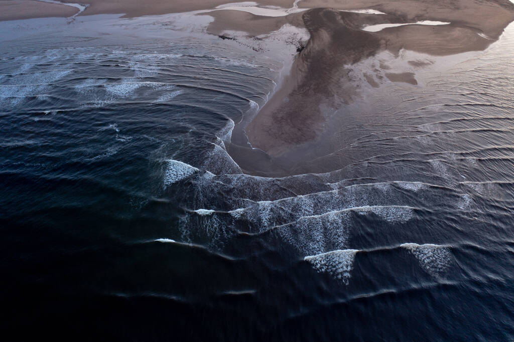 Pôr do sol do oceano na vista aérea da costa - Foto, Imagem