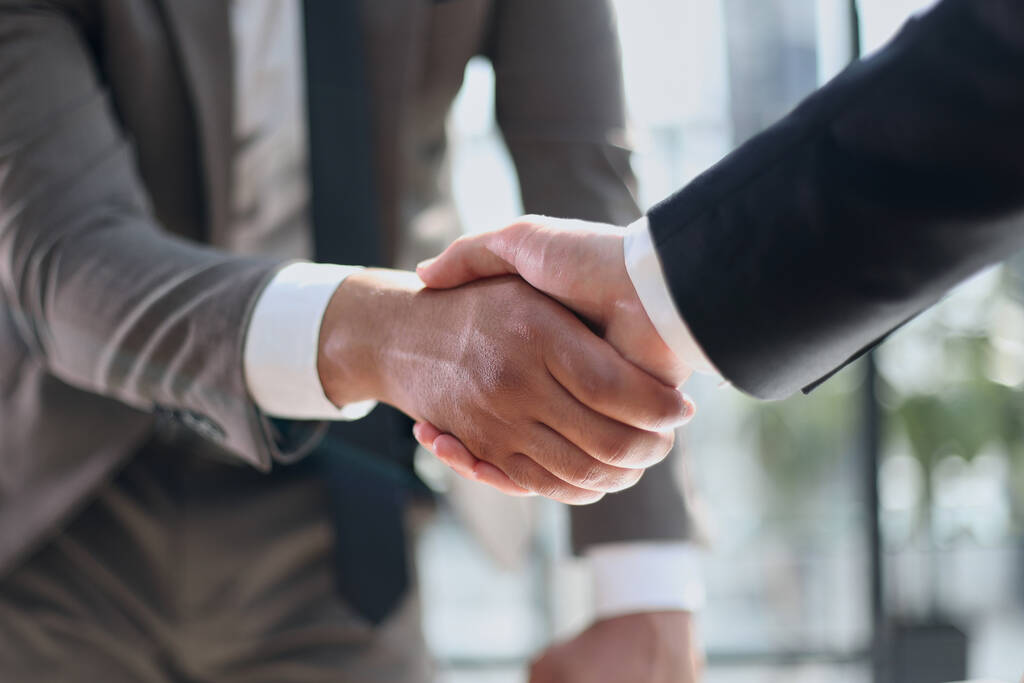 Business handshake e uomini d'affari - Foto, immagini