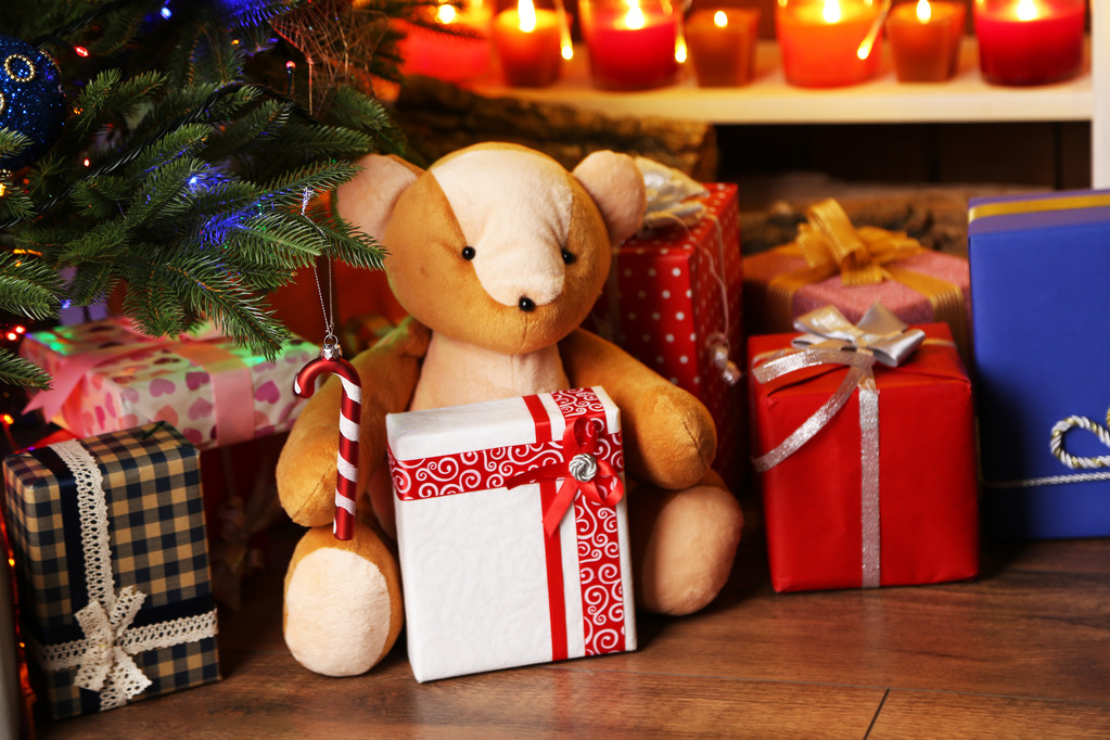 плюшевий ведмідь і подарункові коробки
 - Фото, зображення