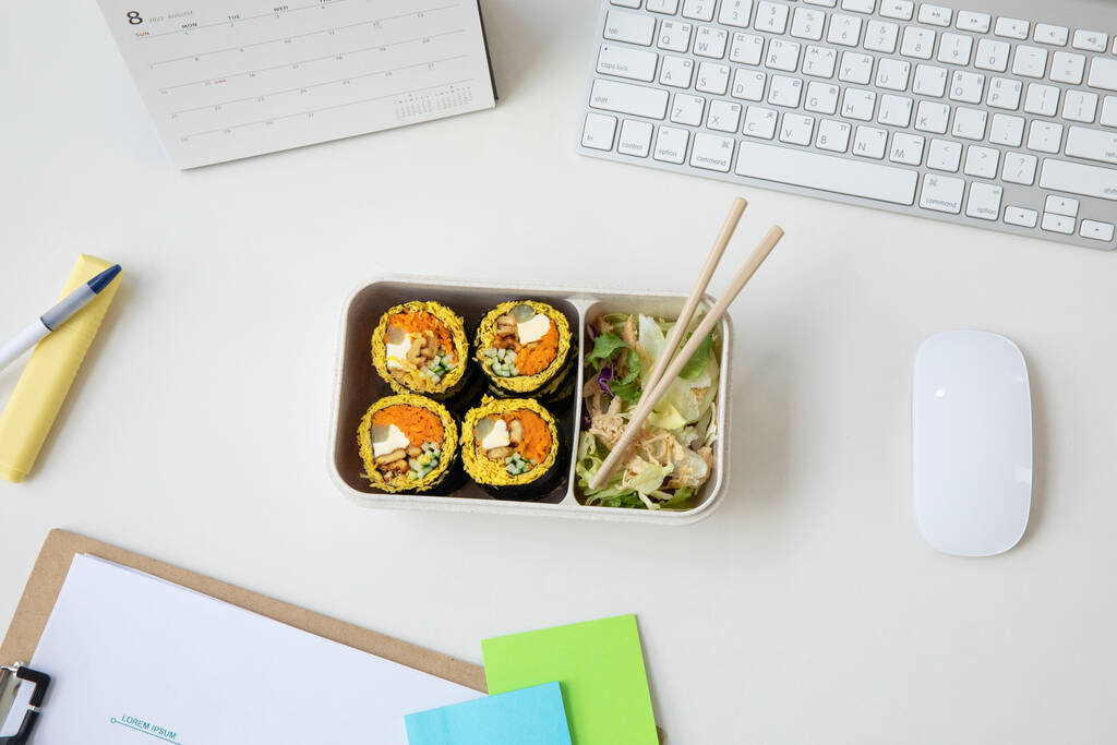 kimbap de keto de huevo bajo en carbohidratos, rollo de sushi coreano - Foto, imagen