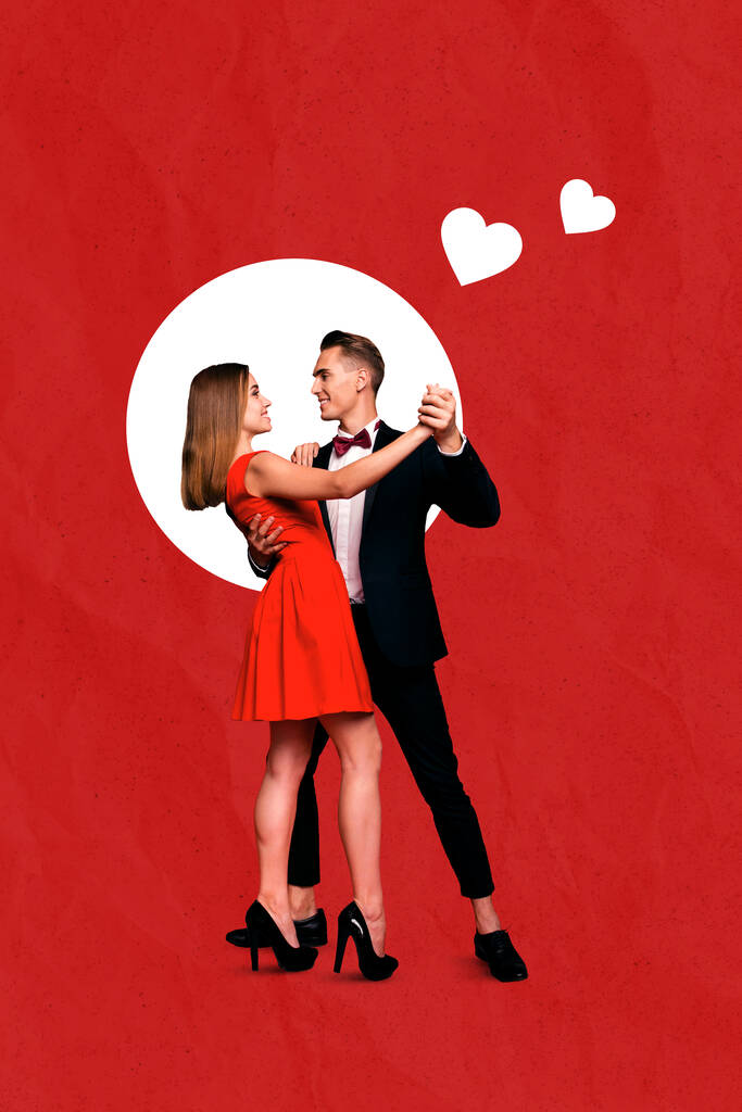 foto de colagem vertical de belo agradável casal feliz atraente dançando juntos na data de aniversário isolado no fundo de cor vermelha. - Foto, Imagem