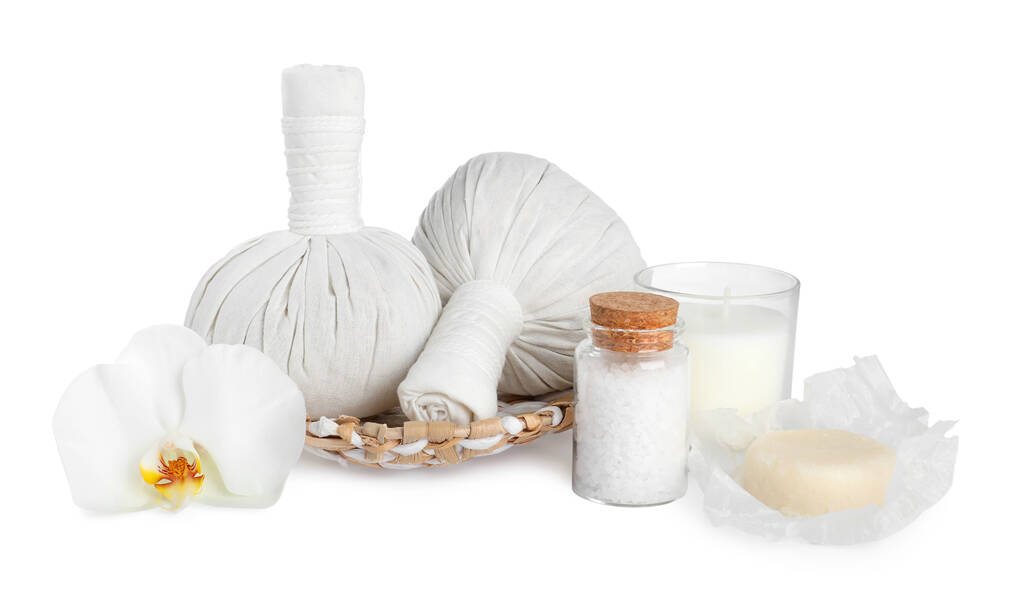 Kaunis kylpylä koostumus eri kehon hoitotuotteita eristetty valkoinen - Valokuva, kuva