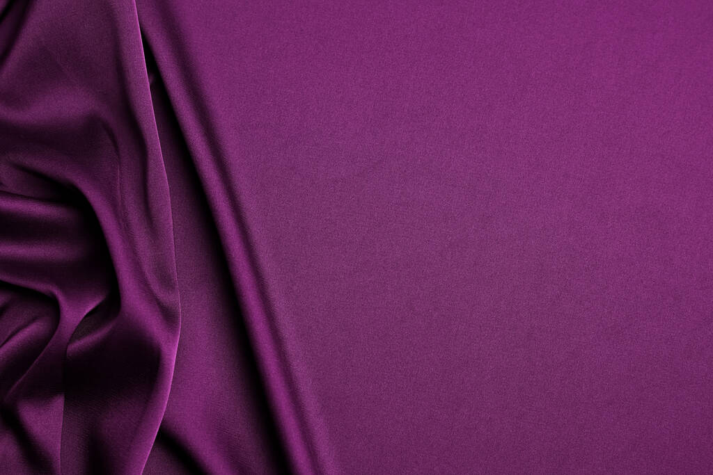 Zerknüllter lila Seidenstoff als Hintergrund, Draufsicht. Raum für Text - Foto, Bild