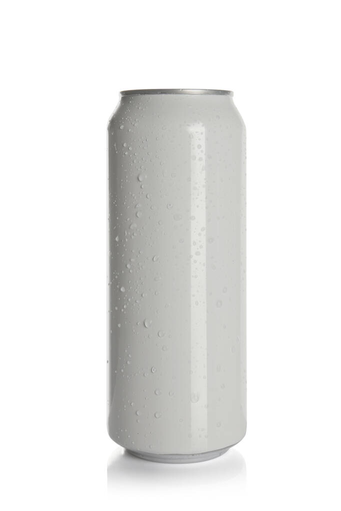 Puszka aluminiowa z napojem izolowanym na białym - Zdjęcie, obraz