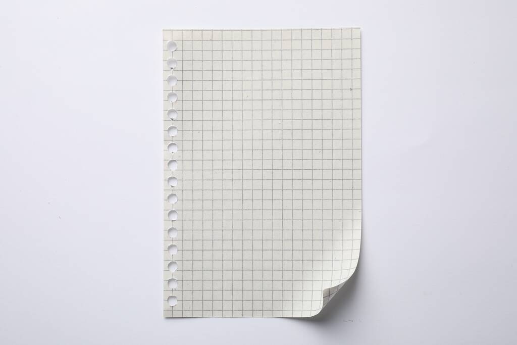 Arkusz papieru w kratkę na białym tle, widok z góry - Zdjęcie, obraz