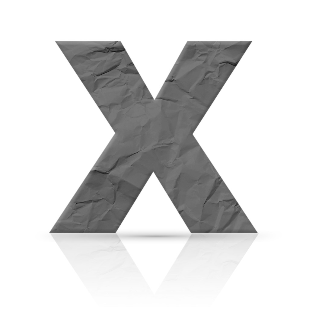 x harfi buruşuk kırmızı kağıt - Fotoğraf, Görsel
