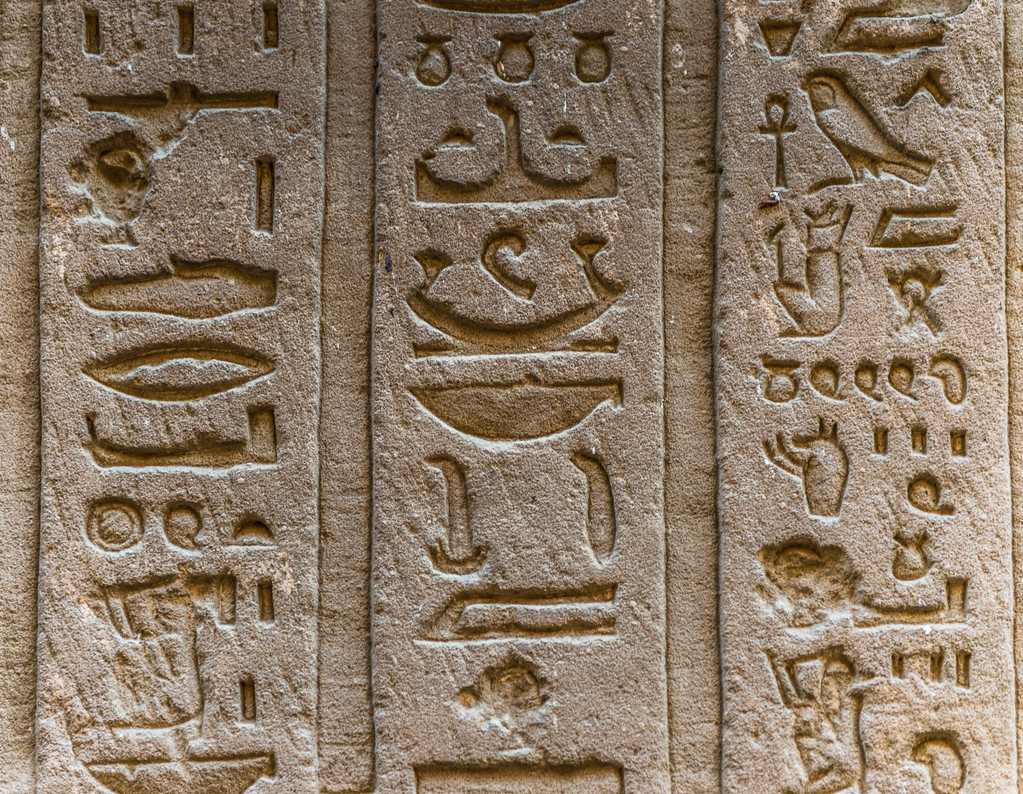 Egyptské hieroglyfy na zdi v chrámu Sobek v Kóm Ombo, Egypt - Fotografie, Obrázek