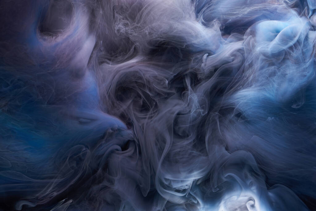 Синій чорнильний абстрактний фон. Тло акрилової фарби для парфумів, кальяну, косметики. Таємничі димові хмари, різнокольоровий туман
 - Фото, зображення