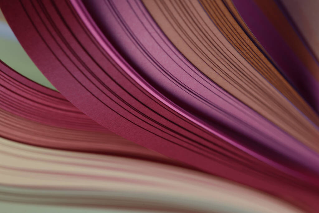 Weicher Fokus Abstrakter Farbverlauf Welle curl Streifen Papier horizontal Hintergrund.  - Foto, Bild