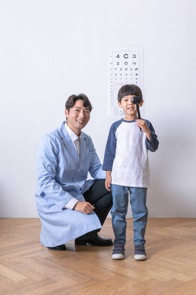 korejské asijské dítě v oční klinice _ oční test - Fotografie, Obrázek