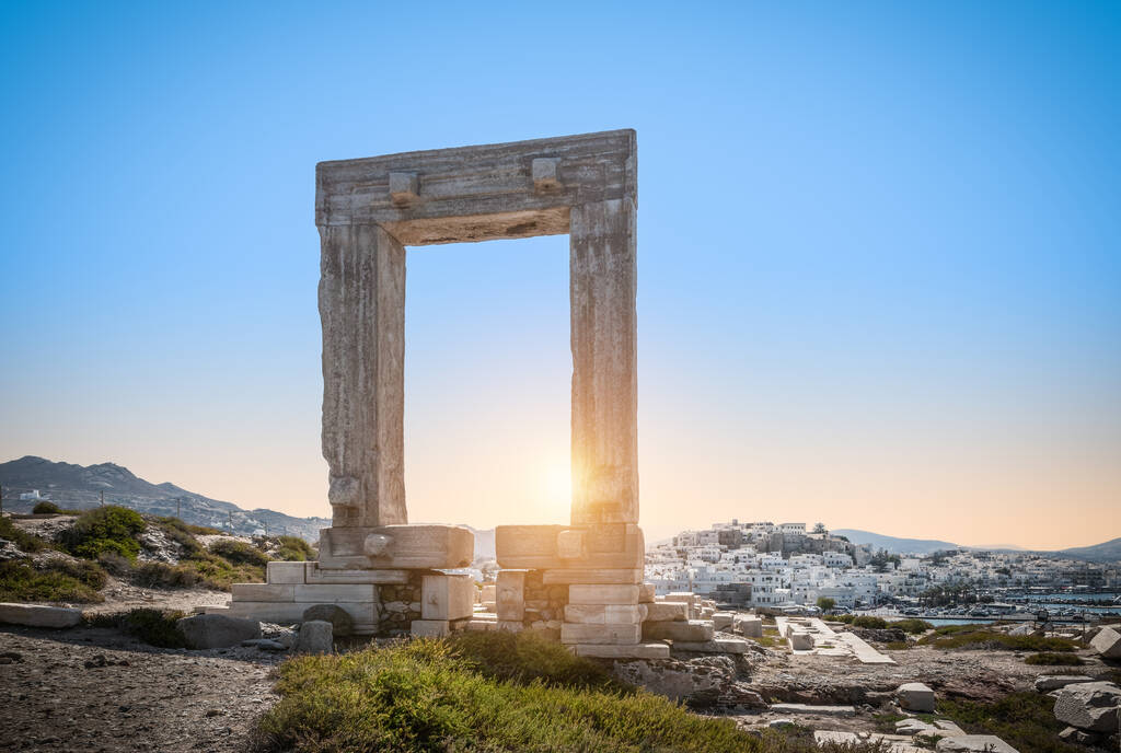  Temple of Apollo ruin at sunset. Portara gate on Naxos Island, Greece. - Foto, immagini