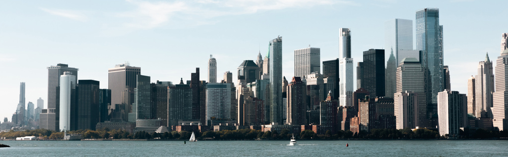 paisaje urbano con rascacielos contemporáneos y río Hudson en la ciudad de Nueva York, bandera - Foto, imagen
