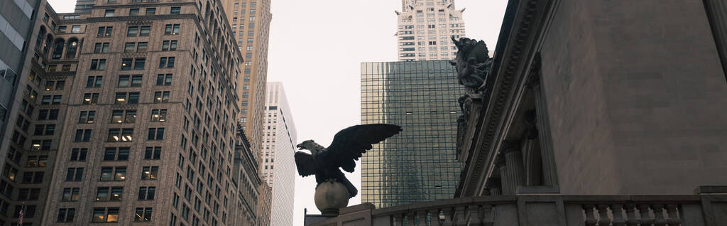 estatua de águila en la fachada de Grand Central Terminal en la ciudad de Nueva York, pancarta - Foto, imagen
