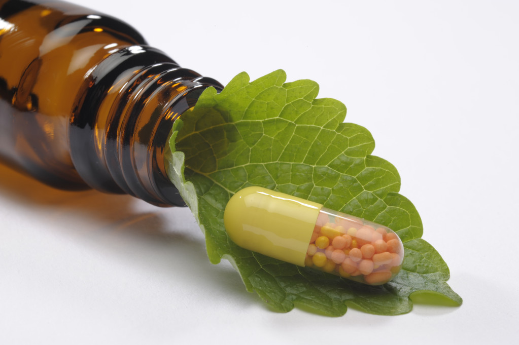 Альтернативная медицина с травяными таблетками
 - Фото, изображение