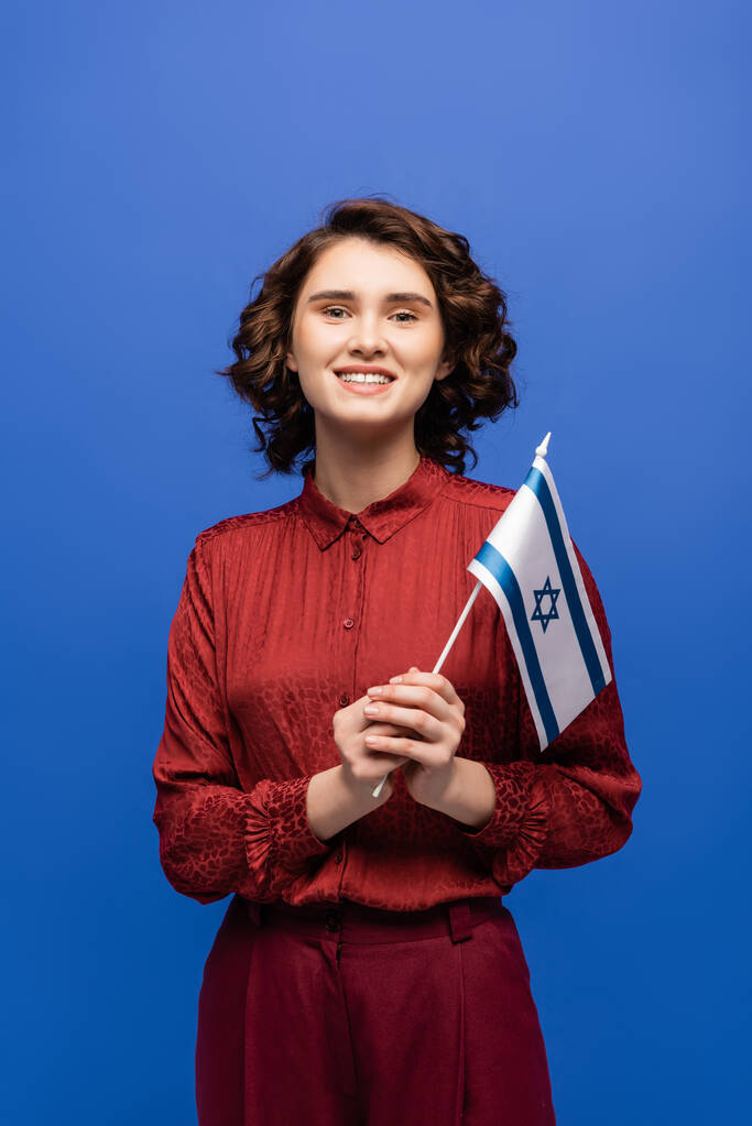 iloinen opettaja heprean kielen tilalla lippu Israelin eristetty sininen   - Valokuva, kuva
