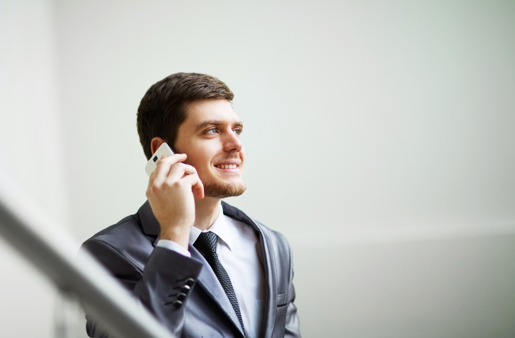 Портрет бізнесмена за допомогою мобільного телефону
 - Фото, зображення