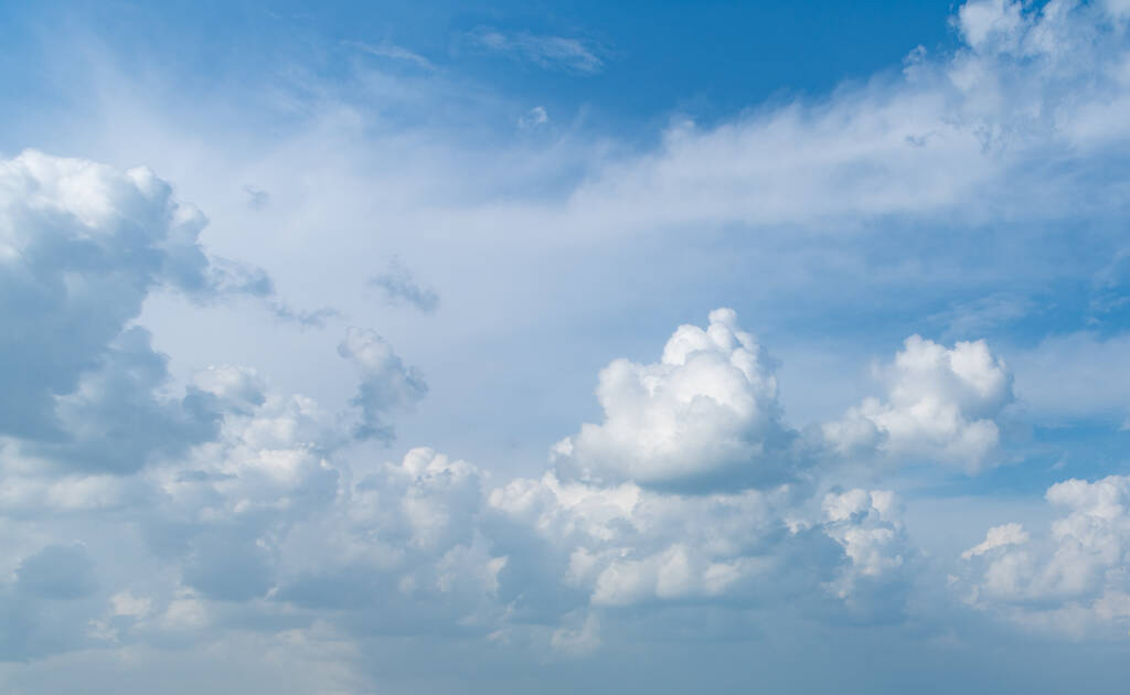 imagen del paisaje nublado de nube en el cielo. nube de nube en el cielo. paisaje nublado de nubes en el fondo del cielo. paisaje nuboso de nube en el cielo telón de fondo. - Foto, Imagen