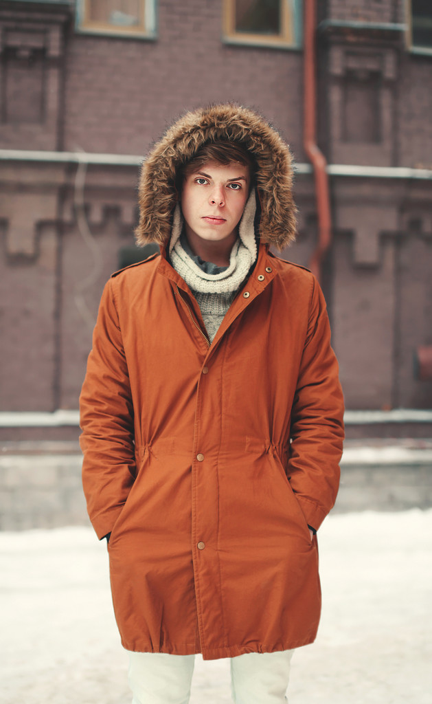Street fashion concept - bel giovanotto in giacca in piedi o
 - Foto, immagini