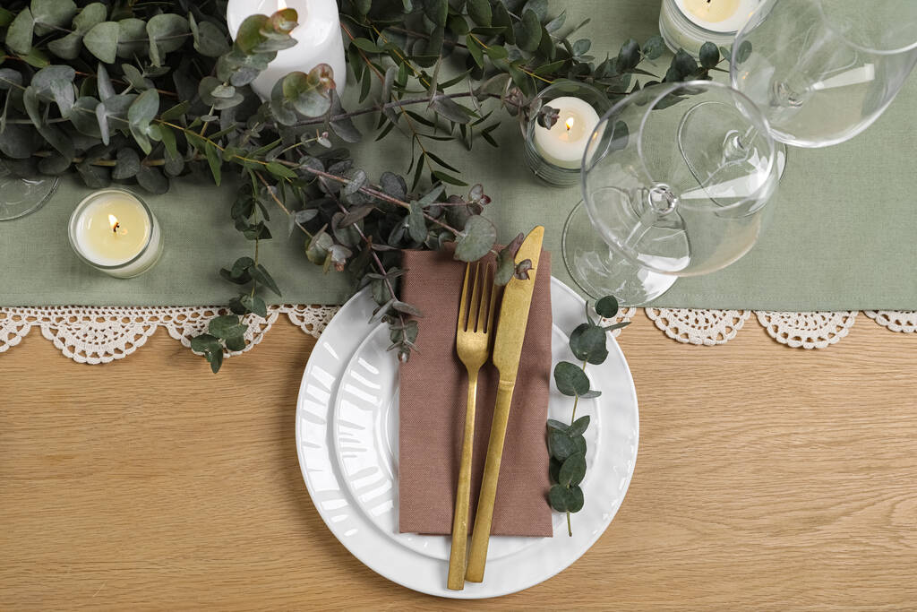 Stilvoll elegante Tischdekoration für festliches Abendessen, flach gelegt - Foto, Bild