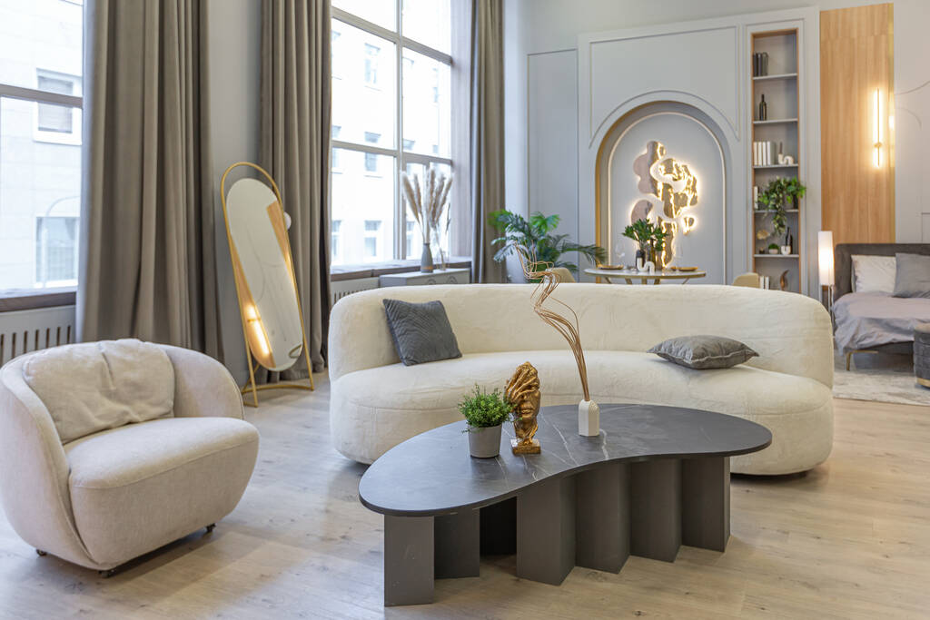 interior de luxo elegante do apartamento estúdio moderno em cores pastel verde com elementos de madeira. móveis caros e decorações - Foto, Imagem