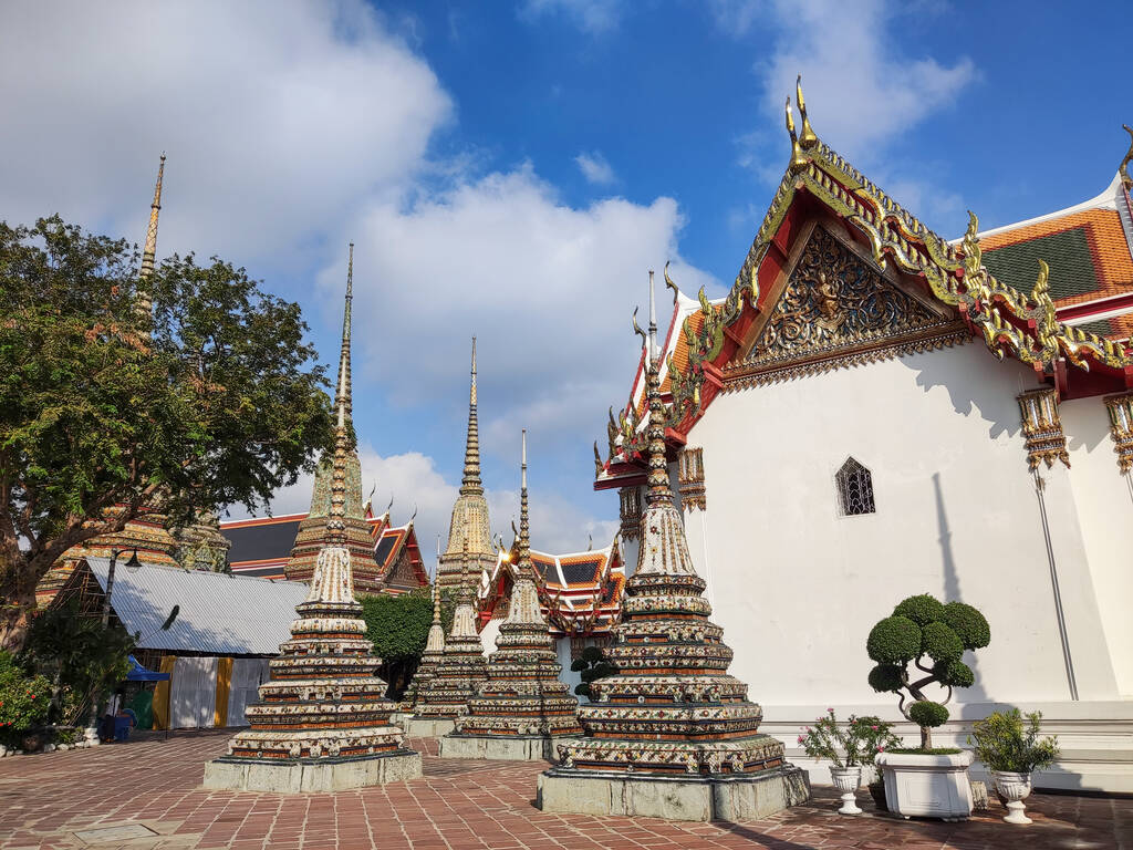 Bangkok, Thailand- 13 Feb, 2023: Beautiful chedi in the Wat Pho, Bangkok. It is one of the oldest and largest temples in Bangkok features the famous Reclining Buddha - Fotoğraf, Görsel