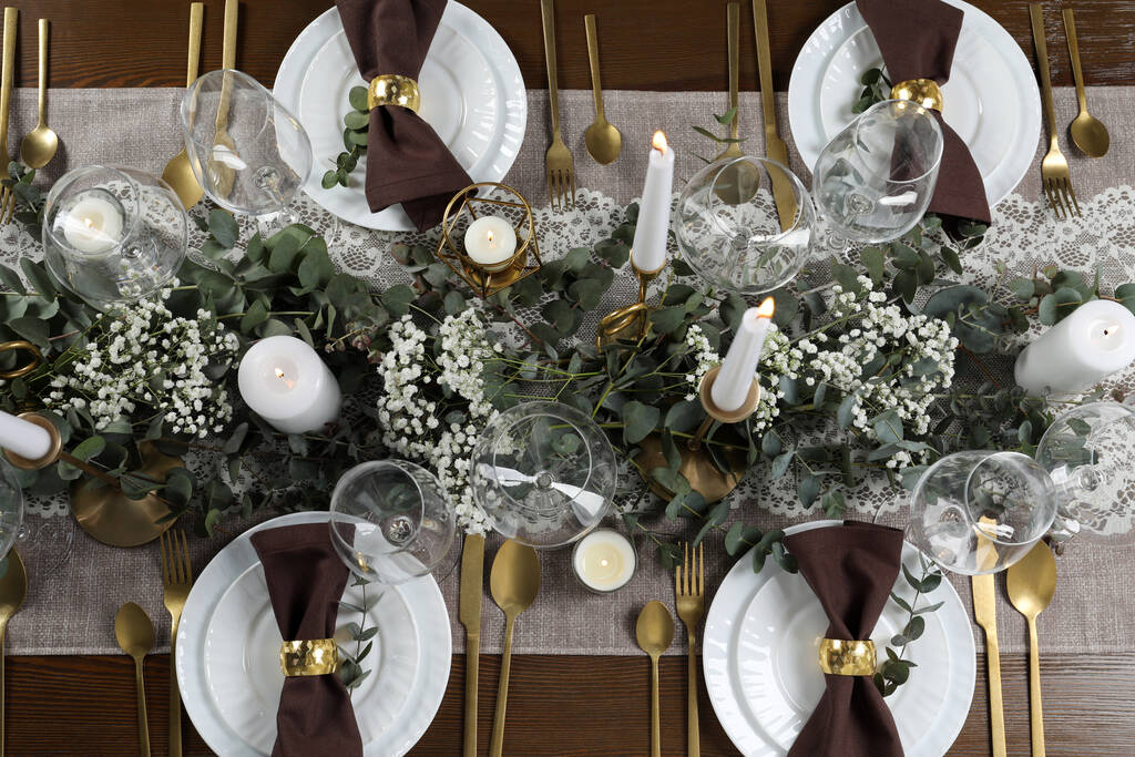 Stylové elegantní prostírání stolu pro slavnostní večeři, byt ležel - Fotografie, Obrázek