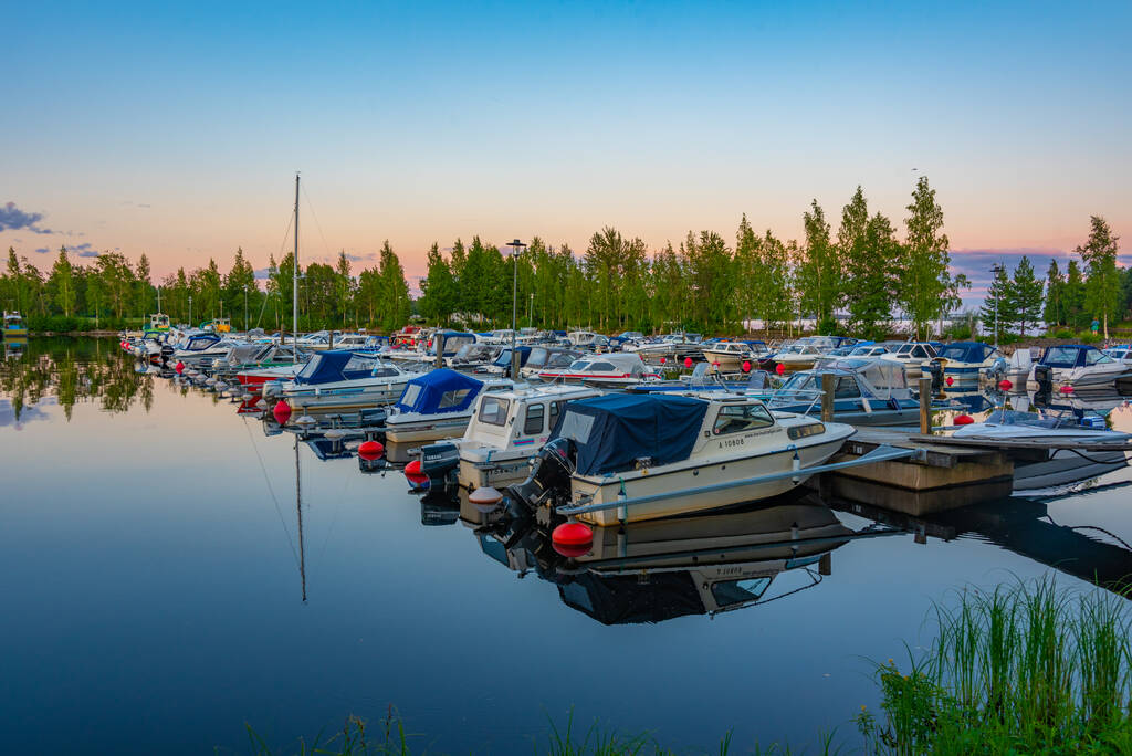 Kuopio, Finnland, 24. Juli 2022: Blick auf eine Marina in Kuopio, Finnland.. - Foto, Bild