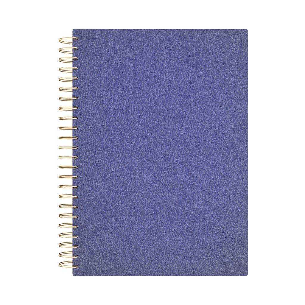 Un cuaderno en espiral azul oscuro 3d aislado sobre un fondo blanco. - Foto, imagen