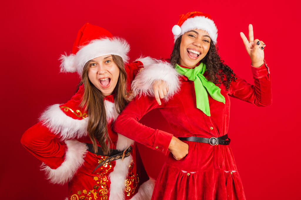 İki Brezilyalı arkadaş, Noel kıyafetleri giymişler, Noel Baba..... - Fotoğraf, Görsel