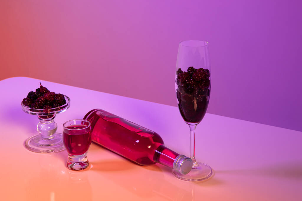 Korejské asijské tradiční infuze likér, víno, alkohol studio shot - Fotografie, Obrázek