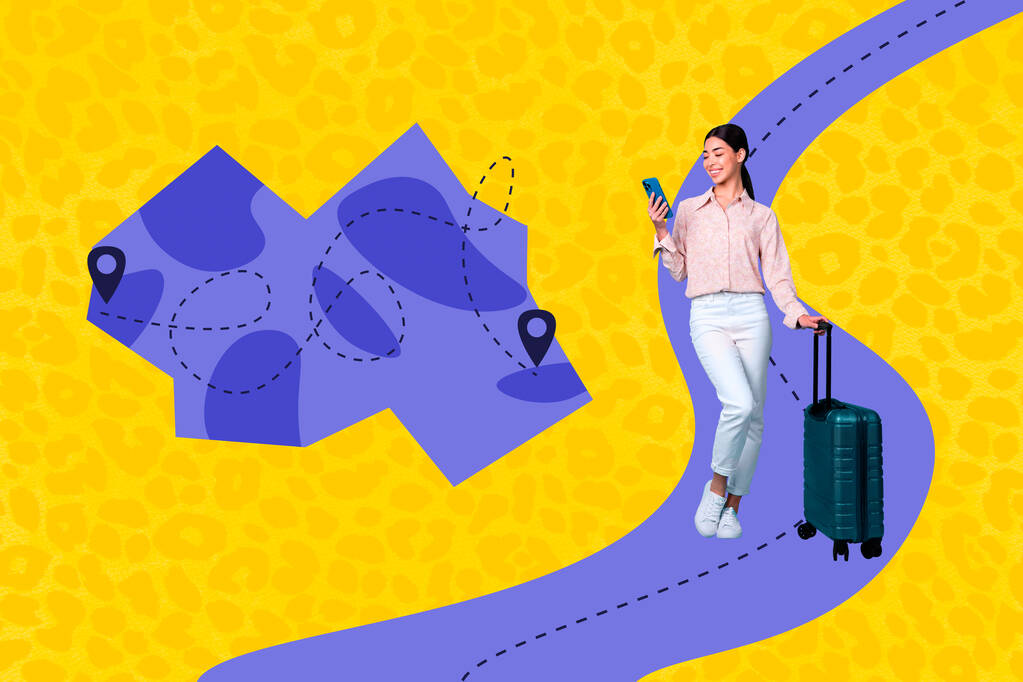 Kreatywny kolaż pozytywnej dziewczyny trzymać walizkę za pomocą aplikacji inteligentny telefon nawigacji trasy izolowane na żółtym tle. - Zdjęcie, obraz