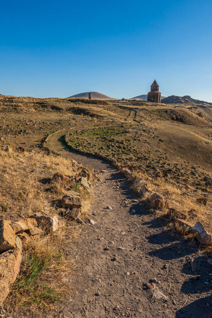 Фотографии, сделанные с разных углов развалин Ани в провинции Карс на границе с Арменией. - Фото, изображение