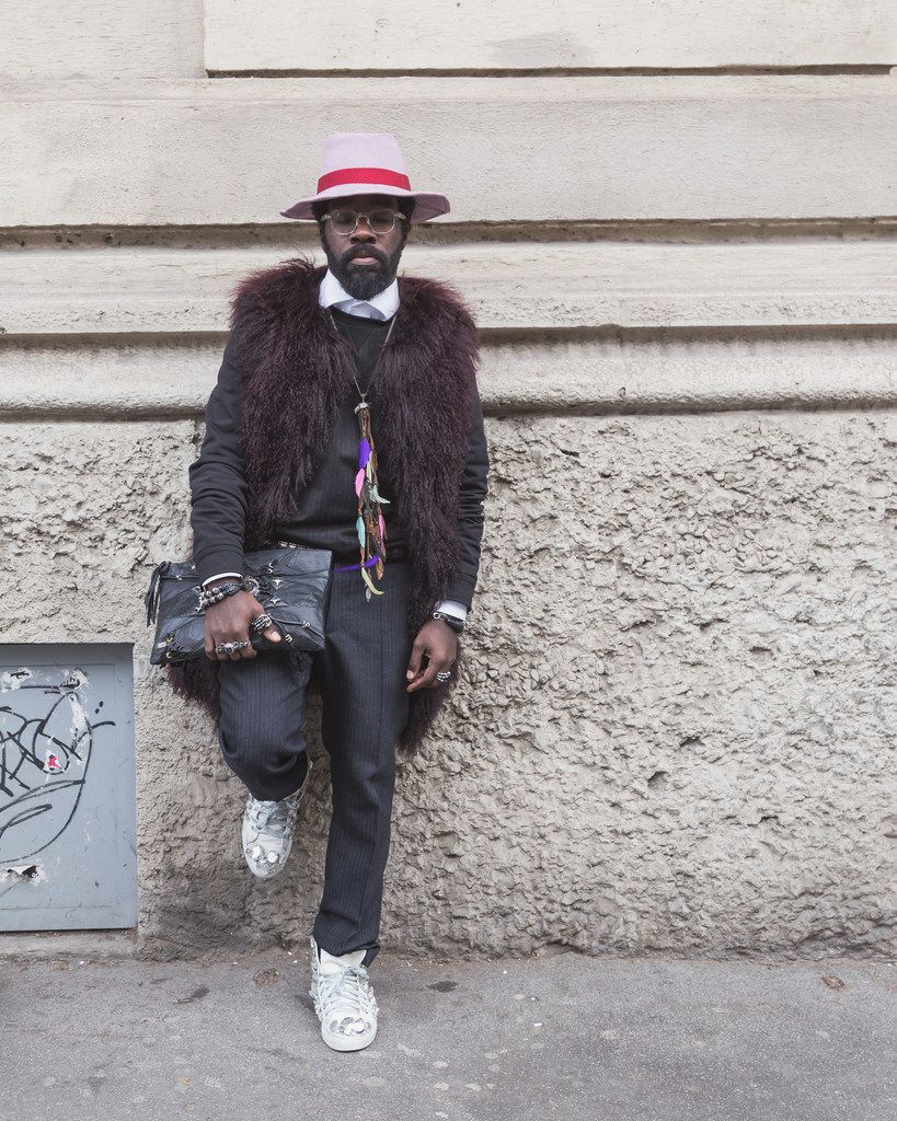 Άνθρωποι εξωτερική επίδειξη μόδας Gucci κτίριο για Μιλάνο γυναικών Fas - Φωτογραφία, εικόνα