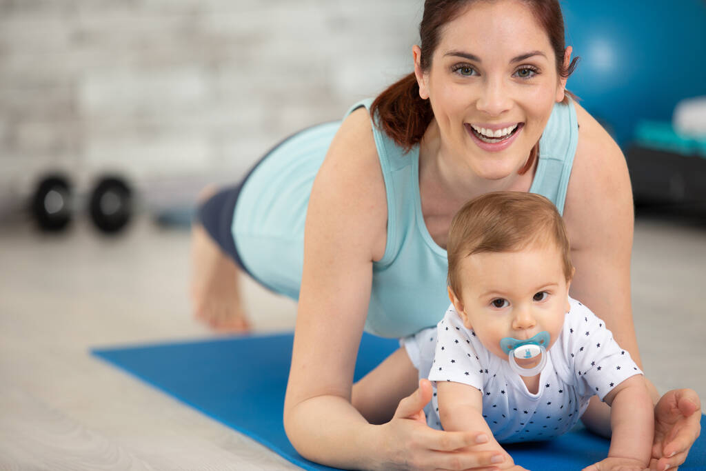 athletic mother exercising in plank position - Photo, Image