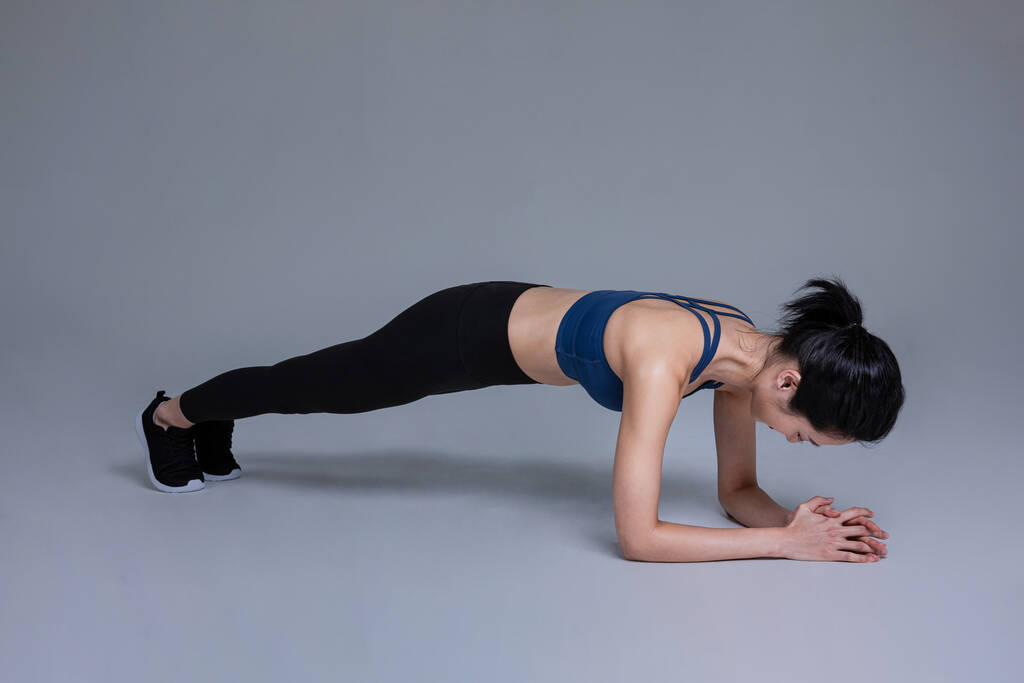 gesunde Schönheit Konzept Foto von koreanischen asiatischen schöne Frau tun Planken - Foto, Bild
