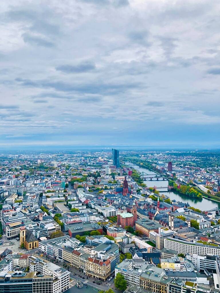 ドイツのフランクフルト市の航空写真です - 写真・画像