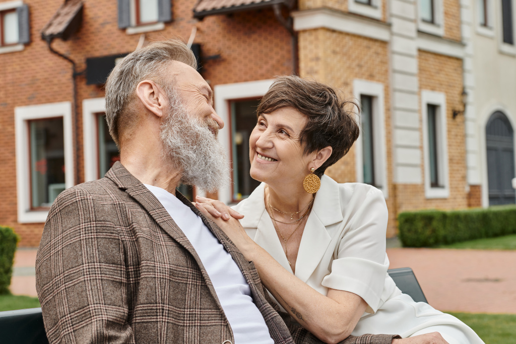 happy elderly woman looking at bearded man, romance, husband and wife, urban background, love - Photo, Image