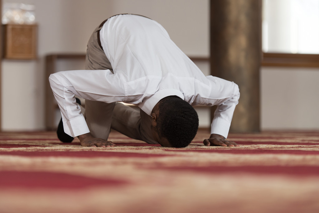 Nöyrä Afro muslimi rukous
 - Valokuva, kuva