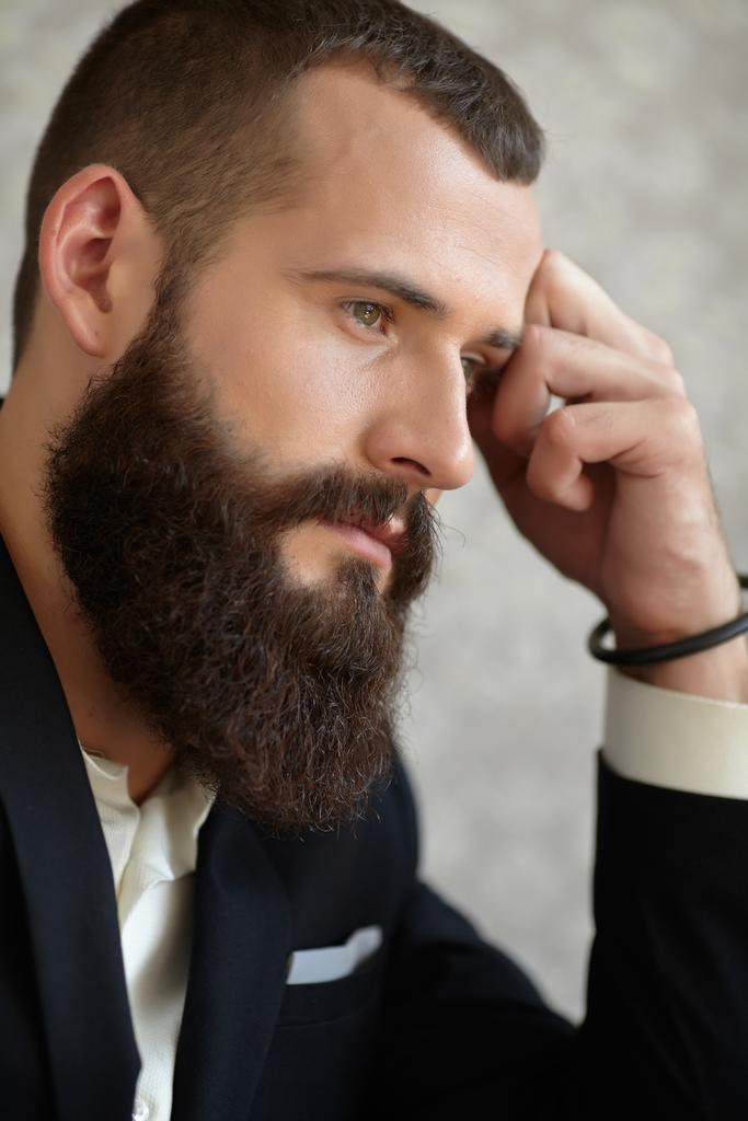 Hombre barbudo guapo
 - Foto, imagen