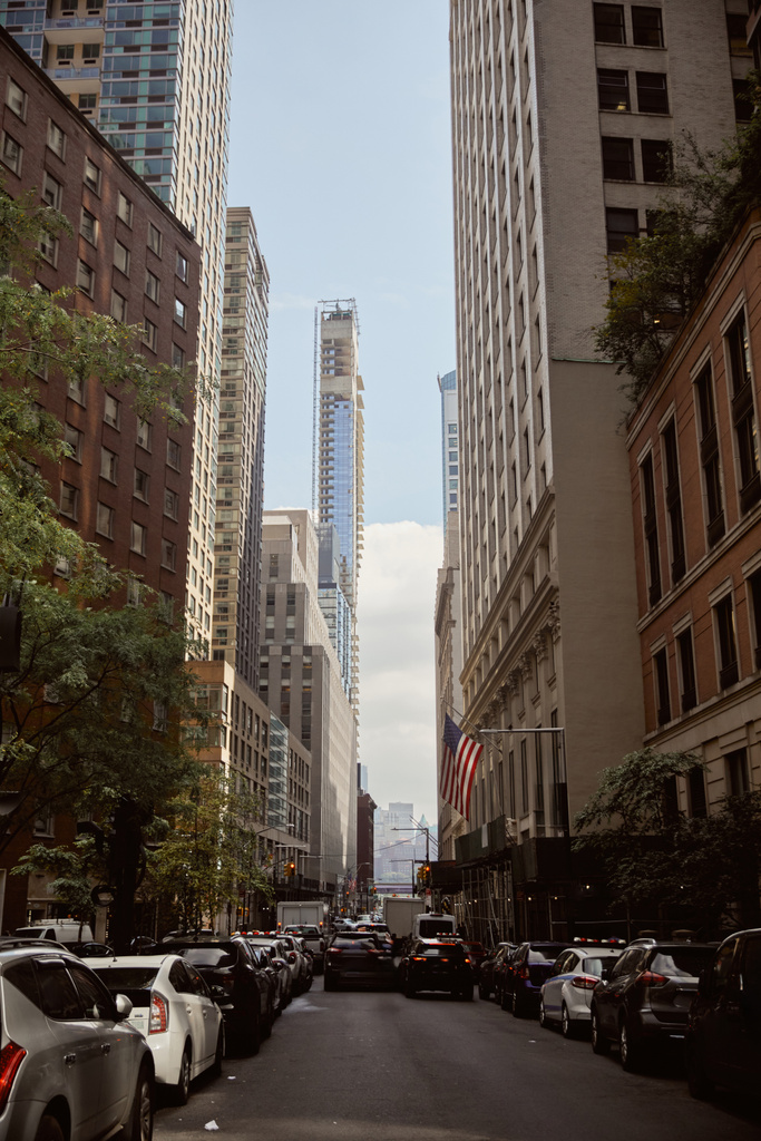 New York şehir merkezinde yoğun saatlerde otoyolda ilerleyen arabalar, Metropolis 'te yoğun trafik - Fotoğraf, Görsel