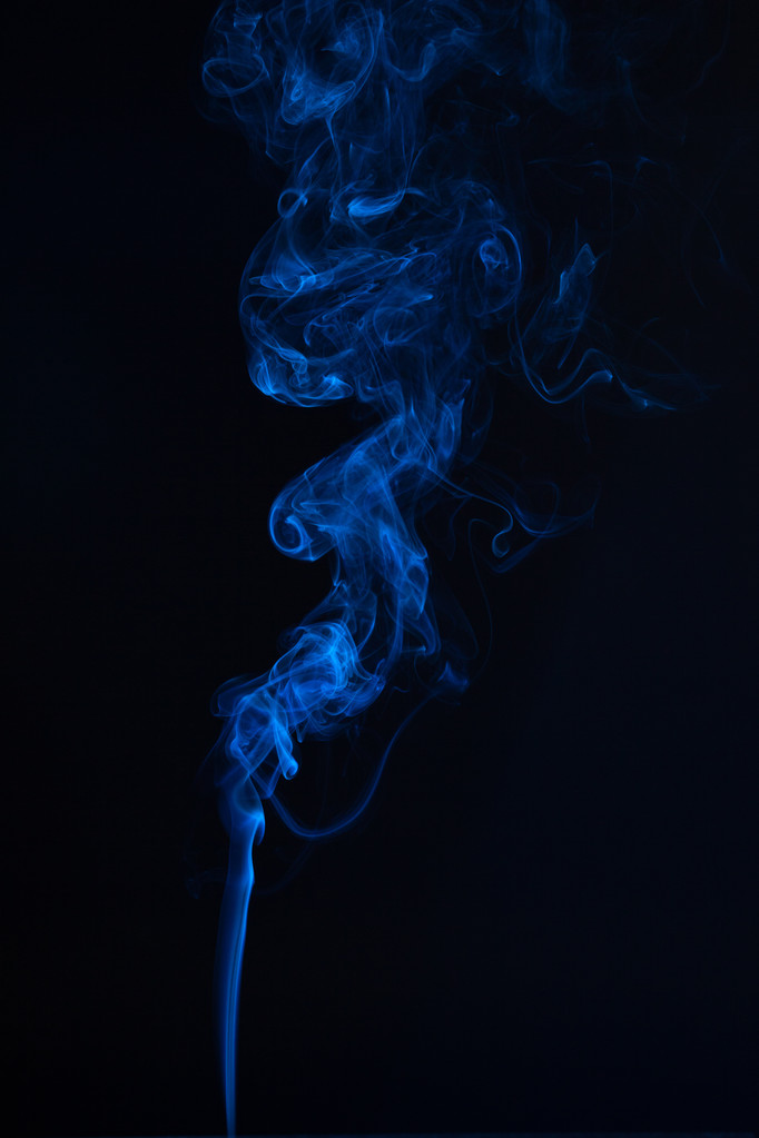 Fumar dos cigarros
 - Foto, Imagem