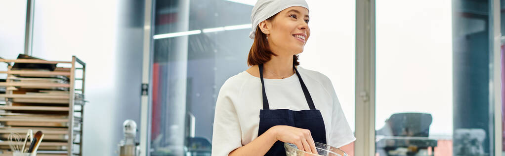 belo chef alegre em avental trabalhando com massa sorrindo e olhando para longe, confeitaria, banner - Foto, Imagem