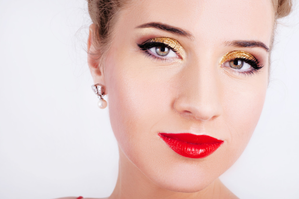 The Latest Makeup Trends: Stay Ahead of the Fashion Curve!