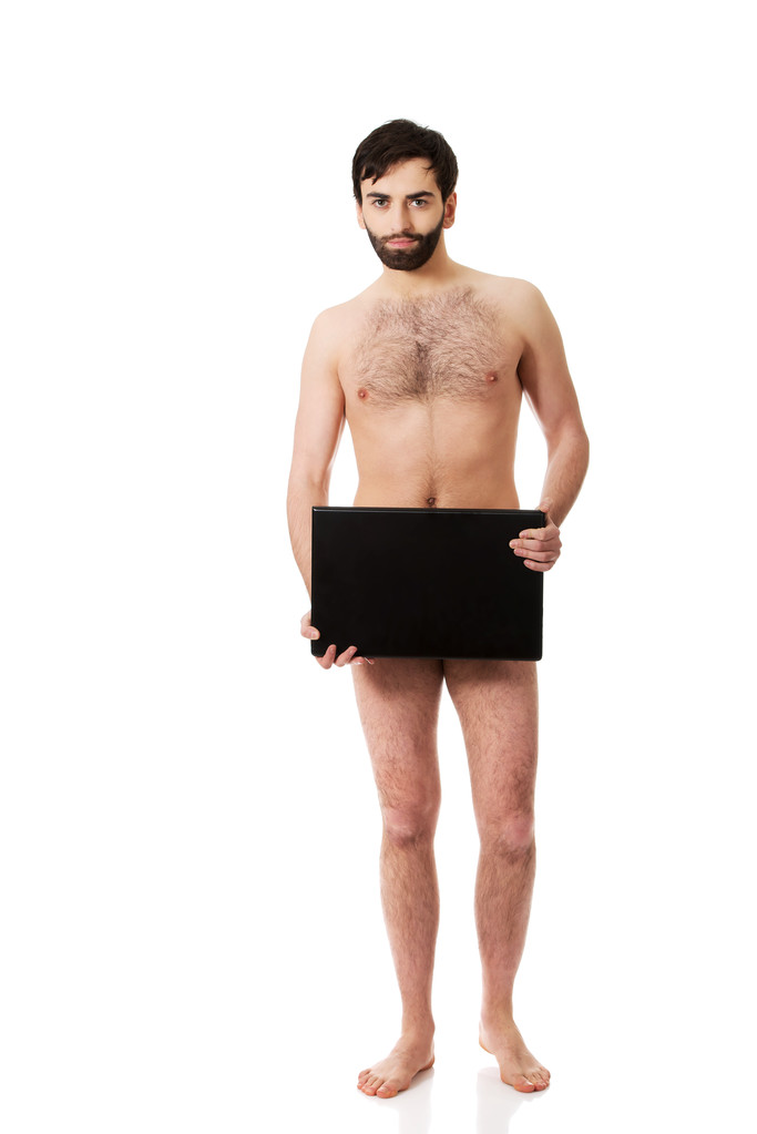 Νεαρός άνδρας shirtless εκμετάλλευση lap-top. - Φωτογραφία, εικόνα