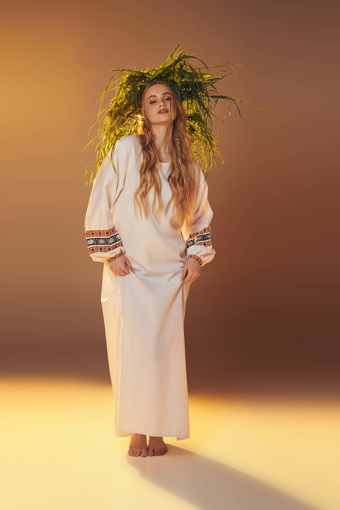 Eine junge Frau mit langen Haaren, gekleidet in ein wunderschönes weißes Kleid, verkörpert die Essenz einer magischen Mavka in einem Studio-Setting. - Foto, Bild