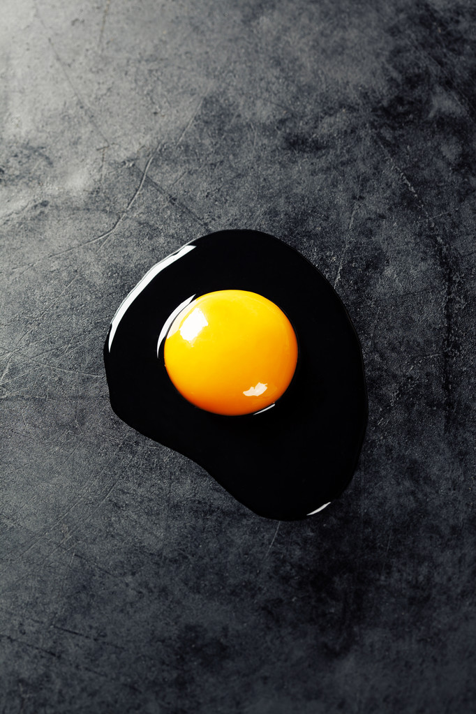 surowe jajko  - Zdjęcie, obraz