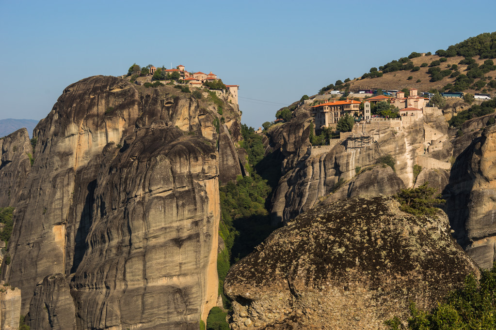 Vista de las montañas y monasterios de Meteora
 - Foto, Imagen