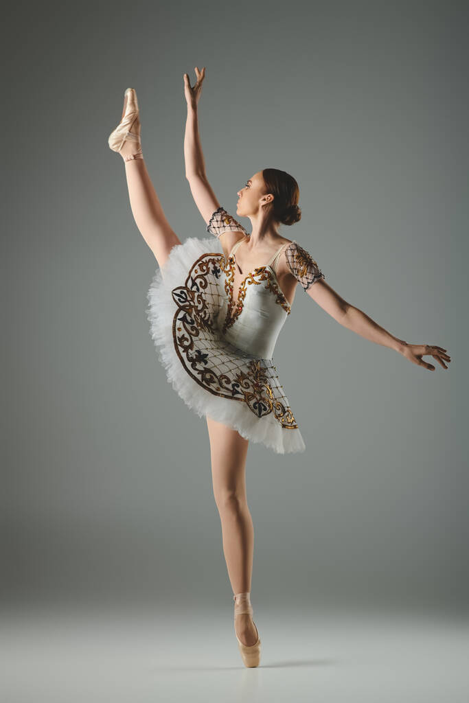 若くて才能のあるバレリーナは,白いチュートリアルとレオタードで優雅に踊ります. - 写真・画像
